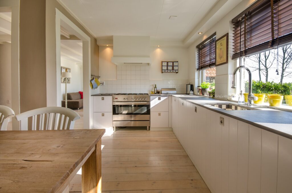 An image of a kitchen to talk about how to go about decluttering your kitchen.